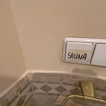 Private With Sauna & Parking *