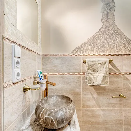 With Sauna & Parking In Oldtown *