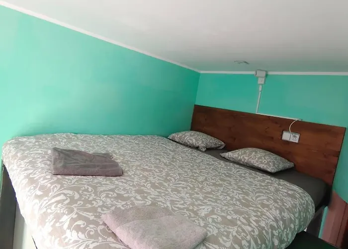 Private With Sauna & Parking Гостевой дом *